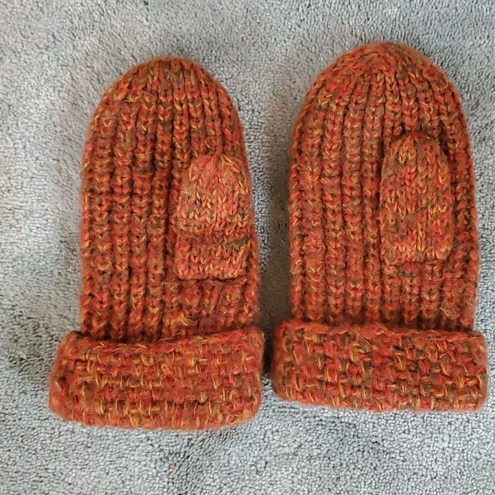 Mittens - Picture 3 of 3